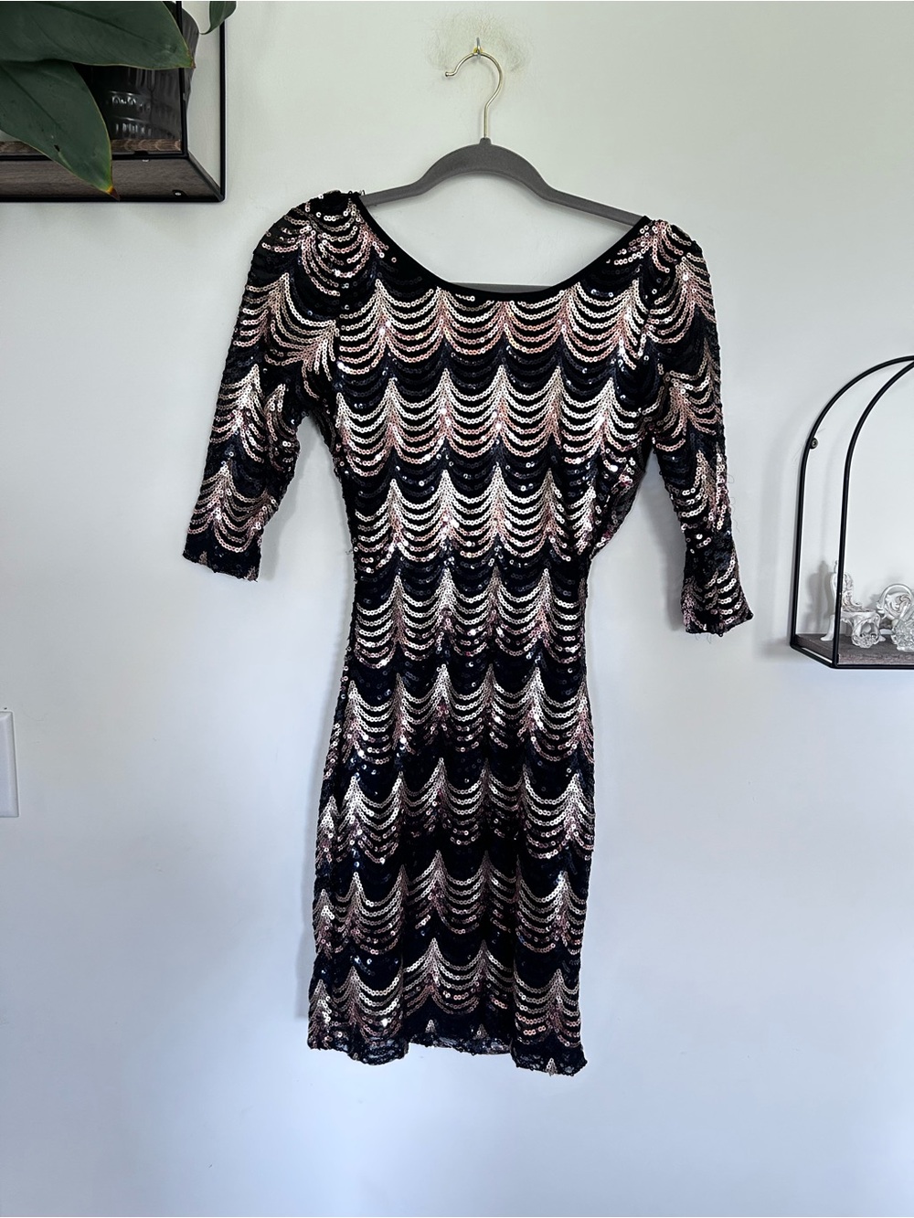 Windsor‎ Sequin Glittery Sparkle Long Sleeve Low Back Scoop Neck Mini Dress Med